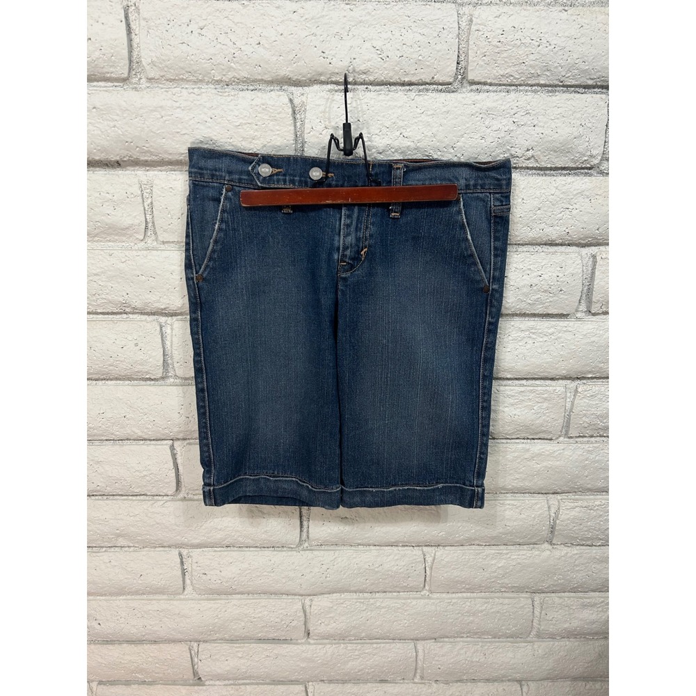 Levis Womens Denim Bermuda Shorts Medium Wash Flap Pocket Cuffed Blue Size 10